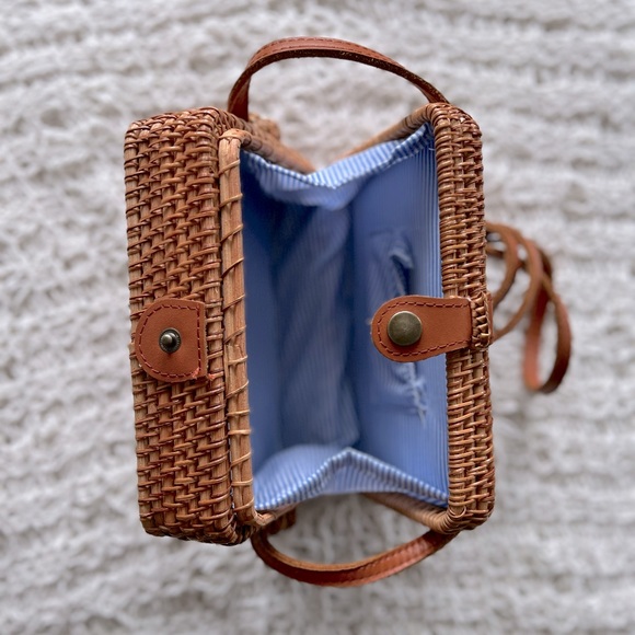 Wicker Crossbody - Lunchbox Style - Picture 4 of 4